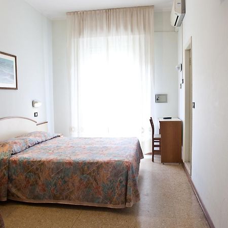 Hotel Latini Rimini Luaran gambar