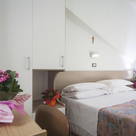 Hotel Latini Rimini Luaran gambar