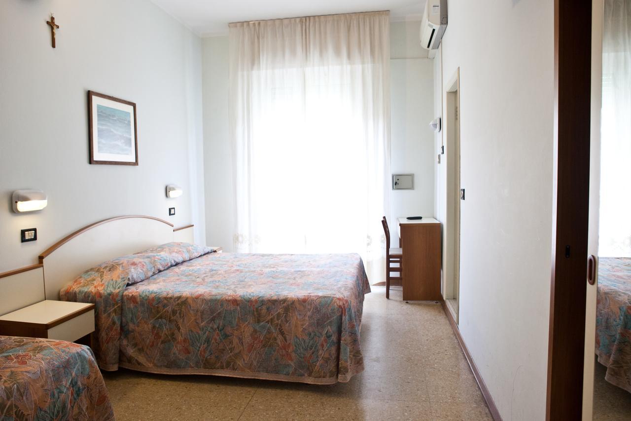 Hotel Latini Rimini Luaran gambar