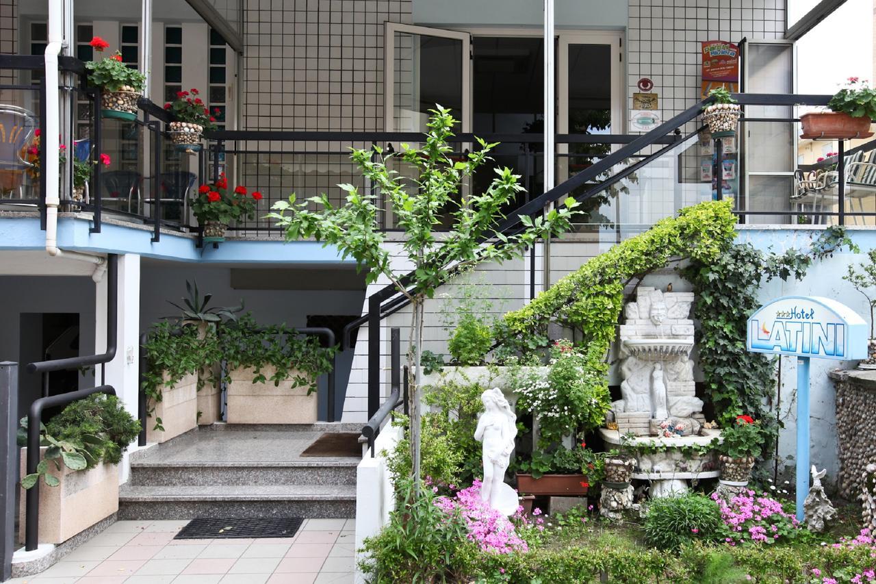 Hotel Latini Rimini Luaran gambar