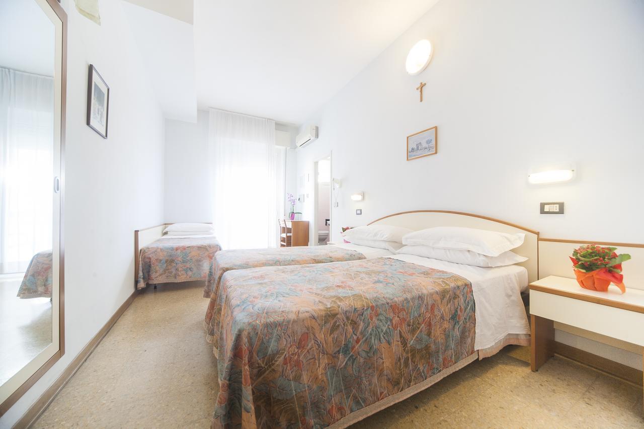 Hotel Latini Rimini Luaran gambar