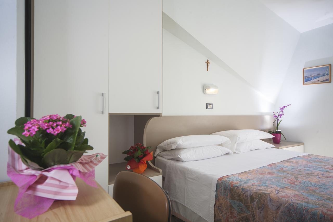 Hotel Latini Rimini Luaran gambar