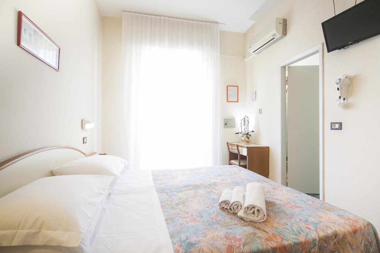 Hotel Latini Rimini Luaran gambar