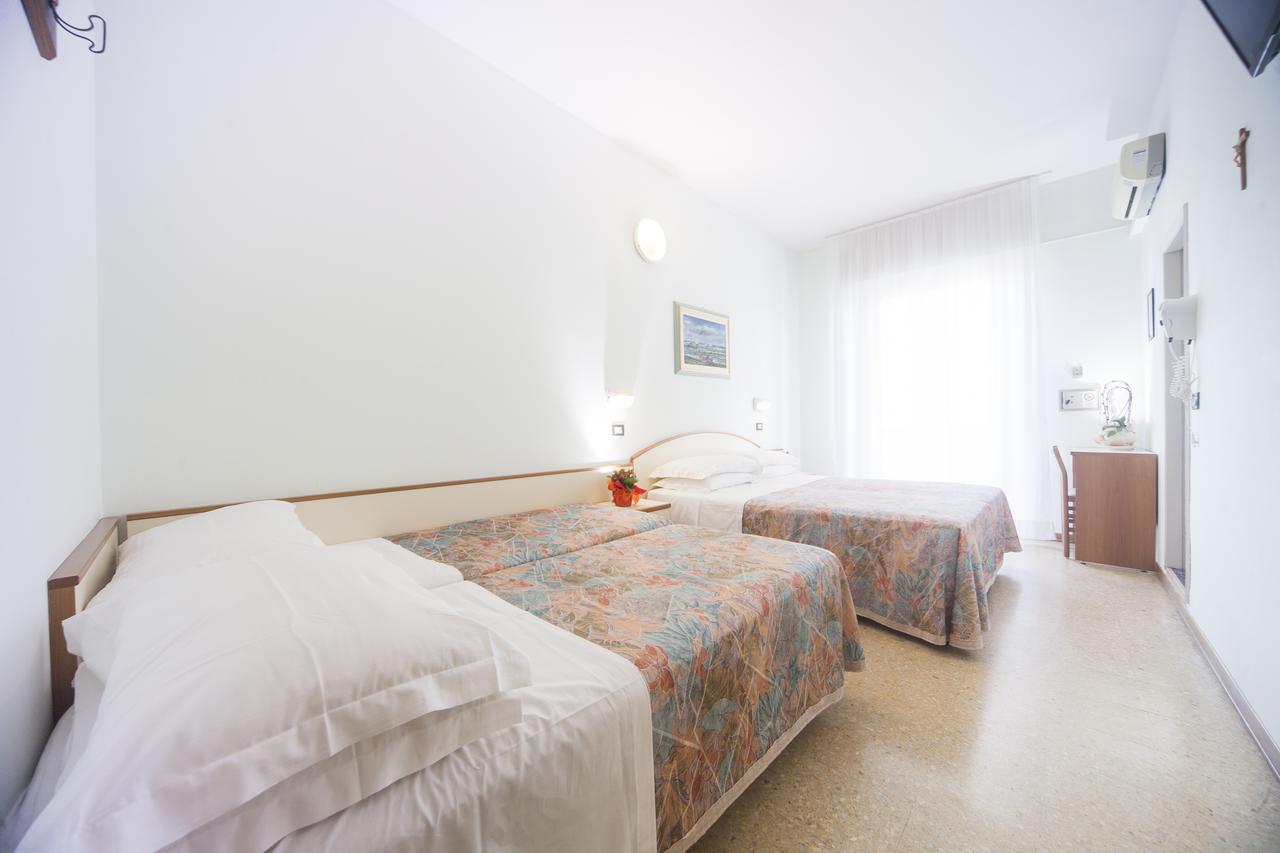 Hotel Latini Rimini Luaran gambar
