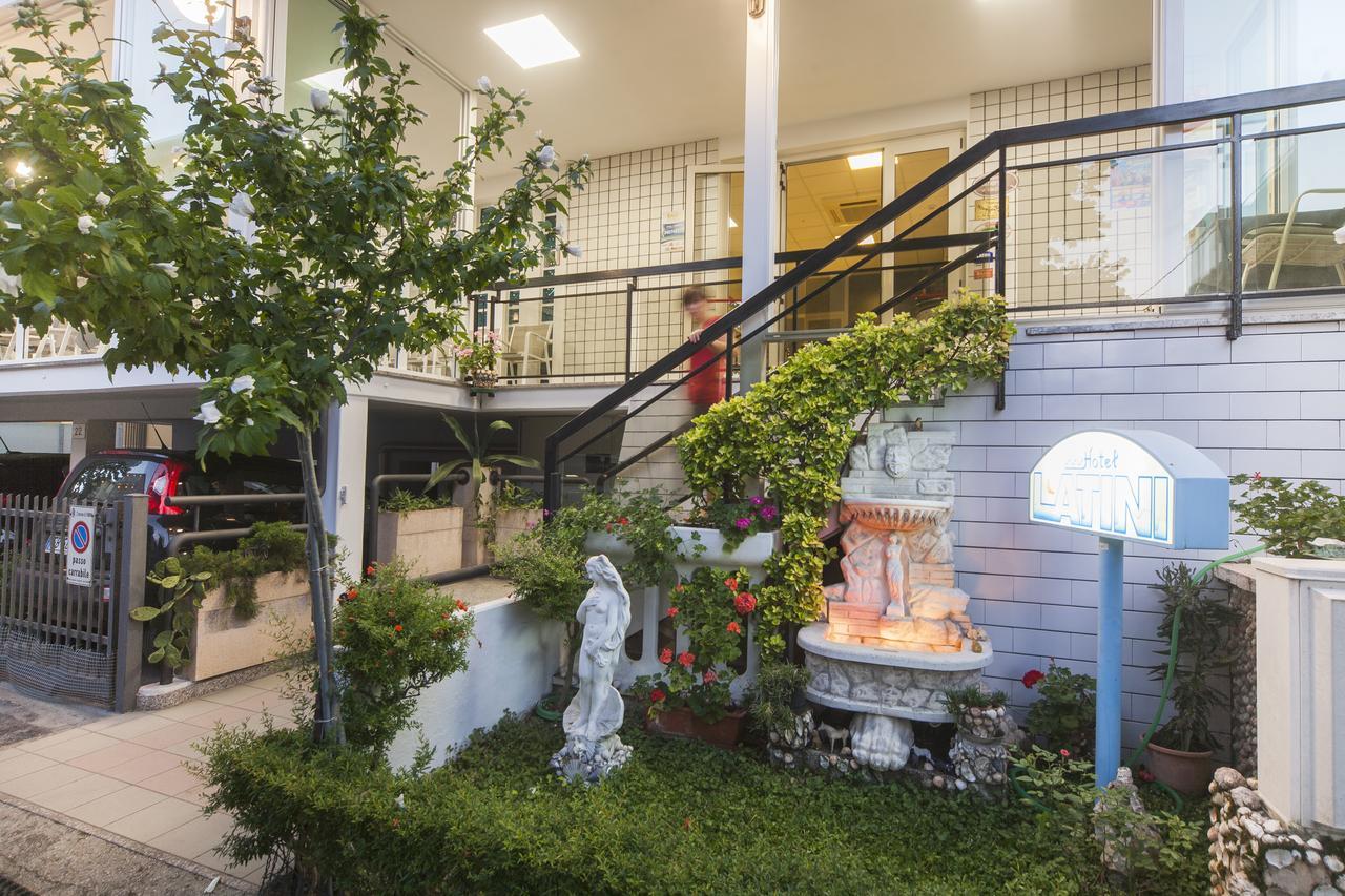 Hotel Latini Rimini Luaran gambar