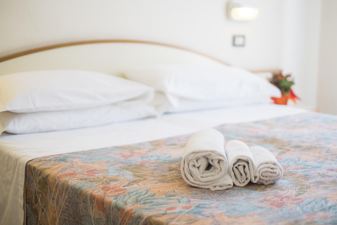 Hotel Latini Rimini Luaran gambar